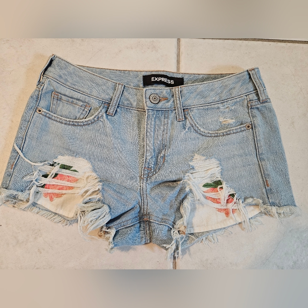 Express Floral Embordered  Low Rise Jean Shorts  30" waist  Marked  Size 0